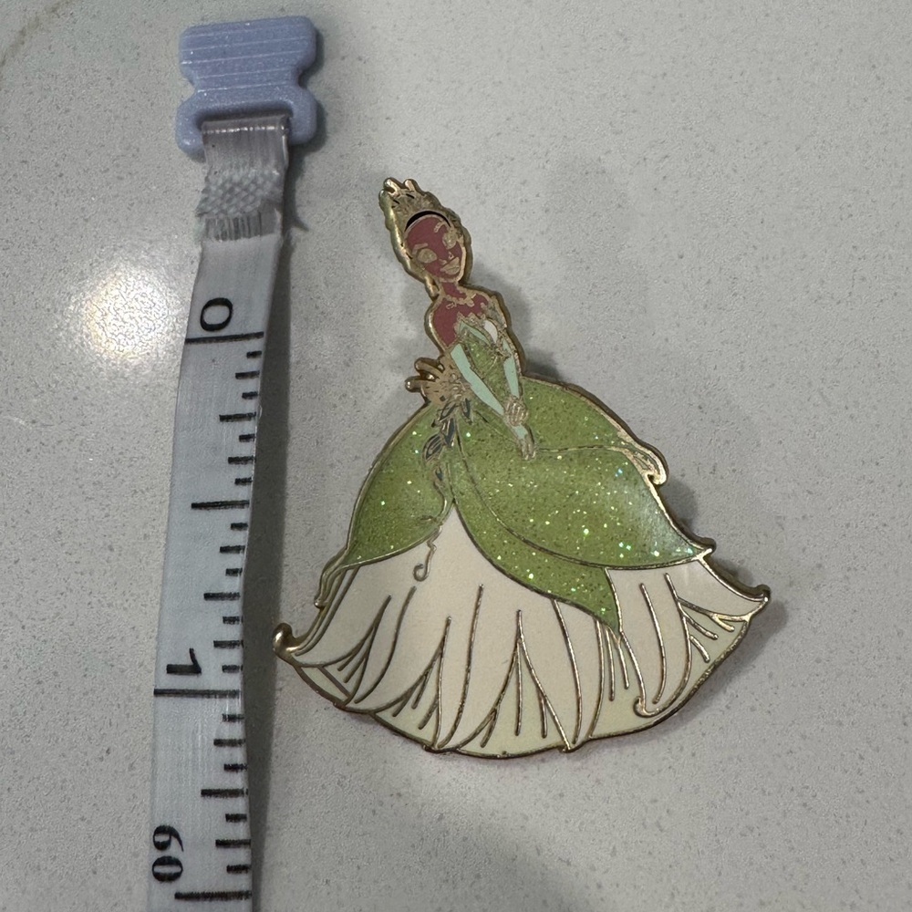 Disney’s Princess Tiana 2009 Trading Pin - Picture 3 of 3
